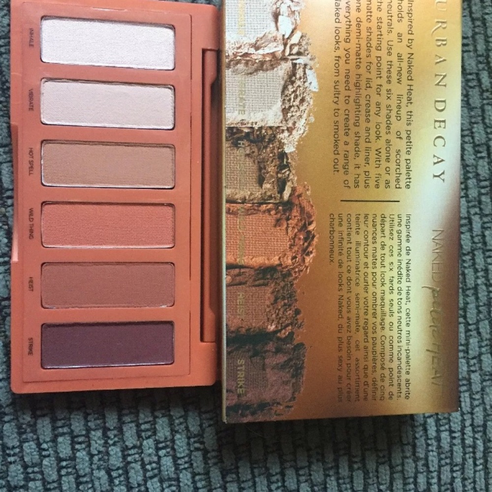 Urban Decay Petite Heat Palette - Picture 3 of 3